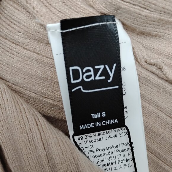Dazy NWT Ribbed Top Size Small Nude Long Sleeve Hook and Eye Closure - Picture 9 of 10